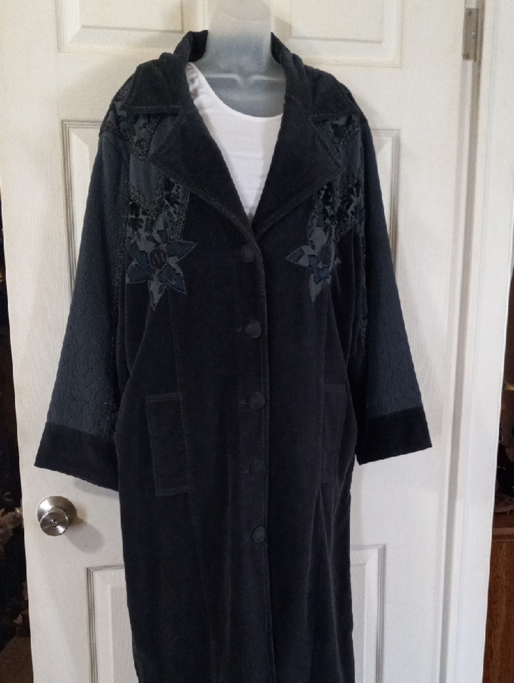 Newport News Vintage Embroidered 100% Cotton Sz.please See Pics.